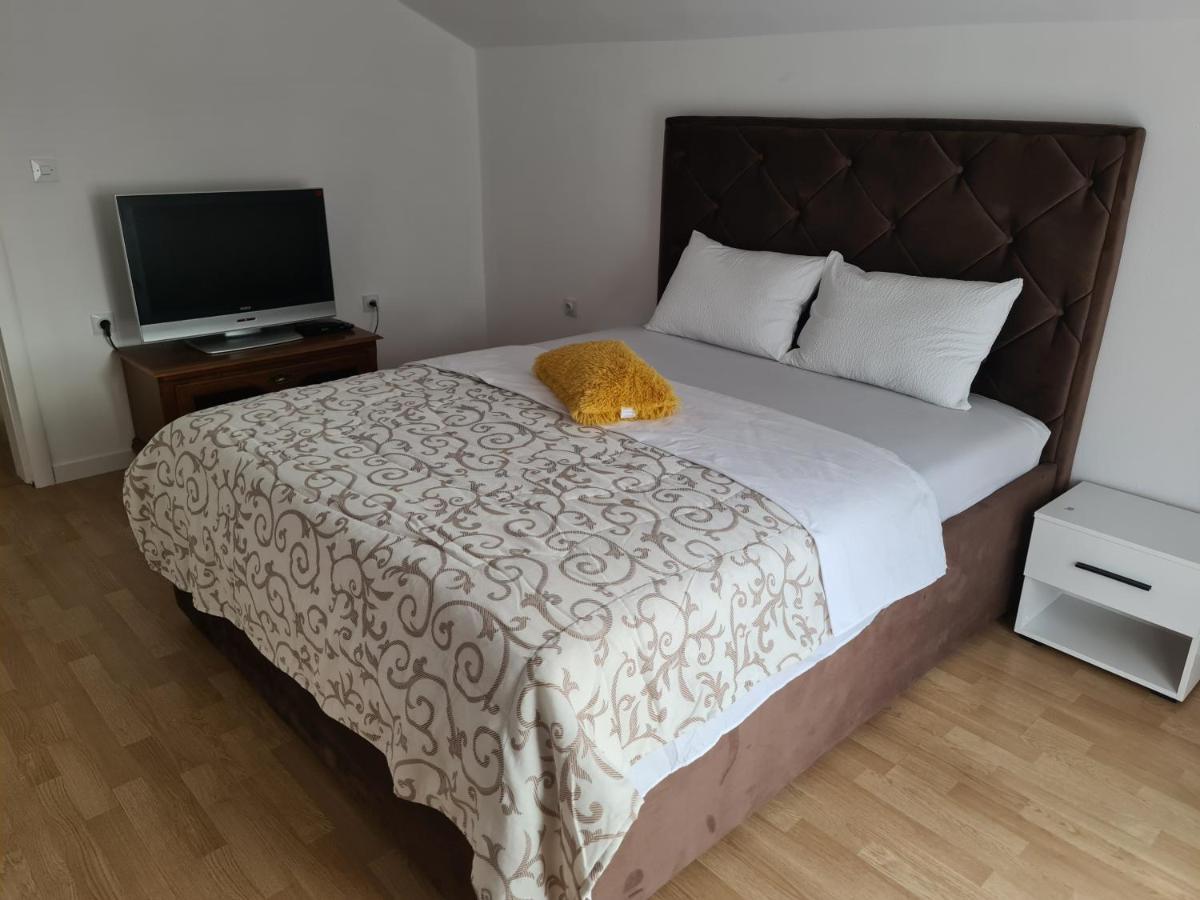 Js Apartmani Niksic Exterior photo